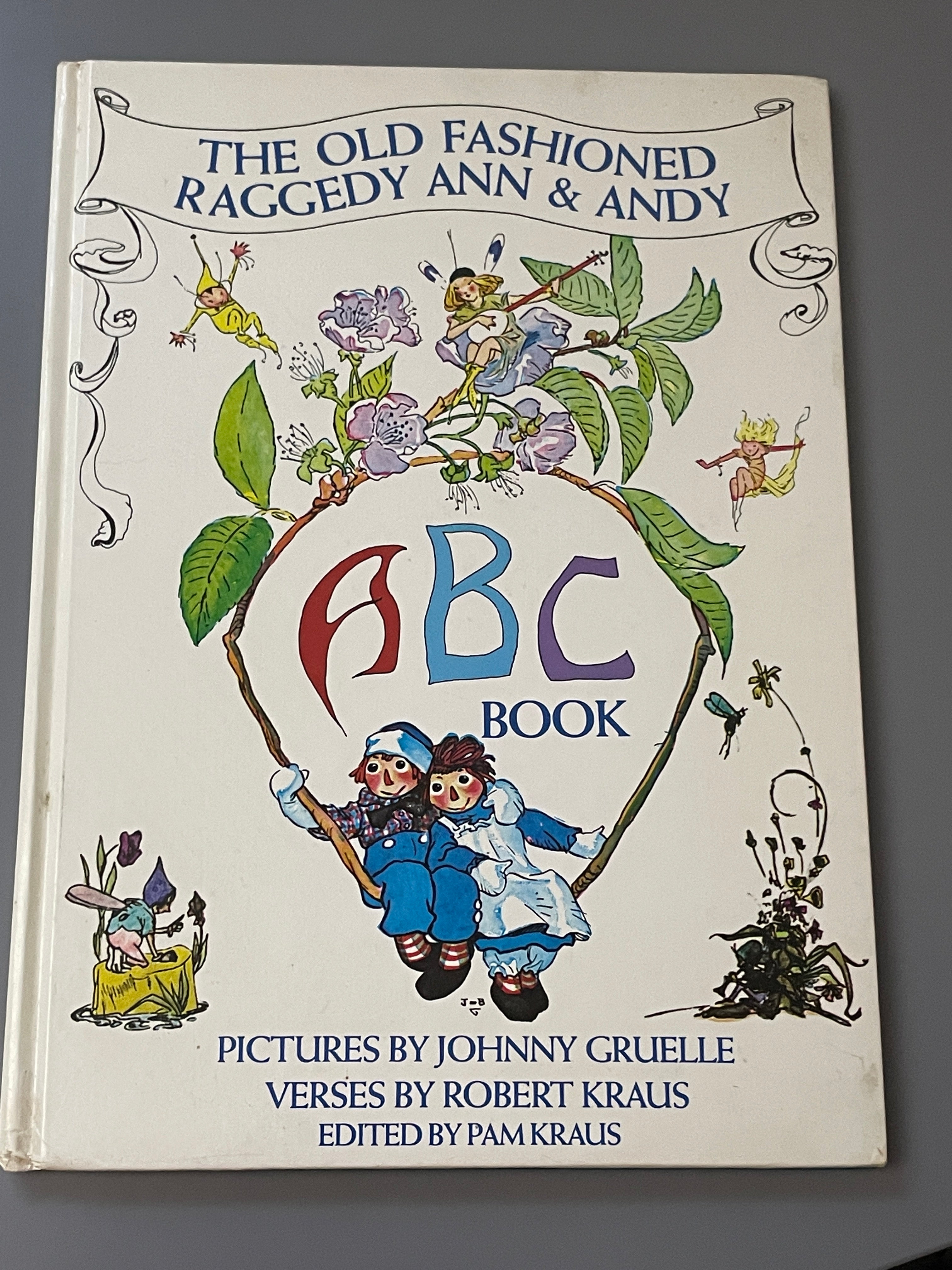 The Old-Fashioned Raggedy Ann & Andy ABC Book by Robert Kraus (1981) S – Ex Libris Used Books